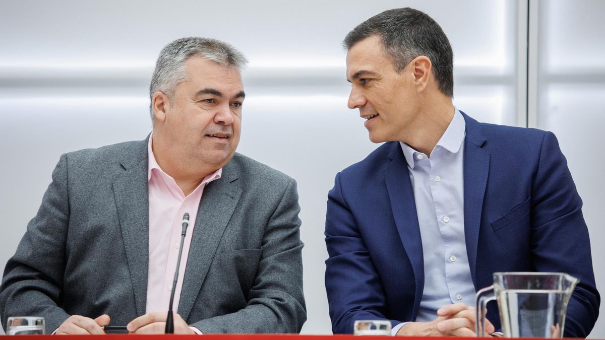 Santos Cerdán, ex número tres del PSOE, junto a Pedro Sánchez, presidente del Gobierno, en una imagen de archivo durante un acto del PSOE.