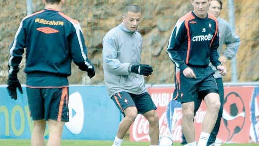 Ghilas y Renan, con Lucas de espaldas, ayer.