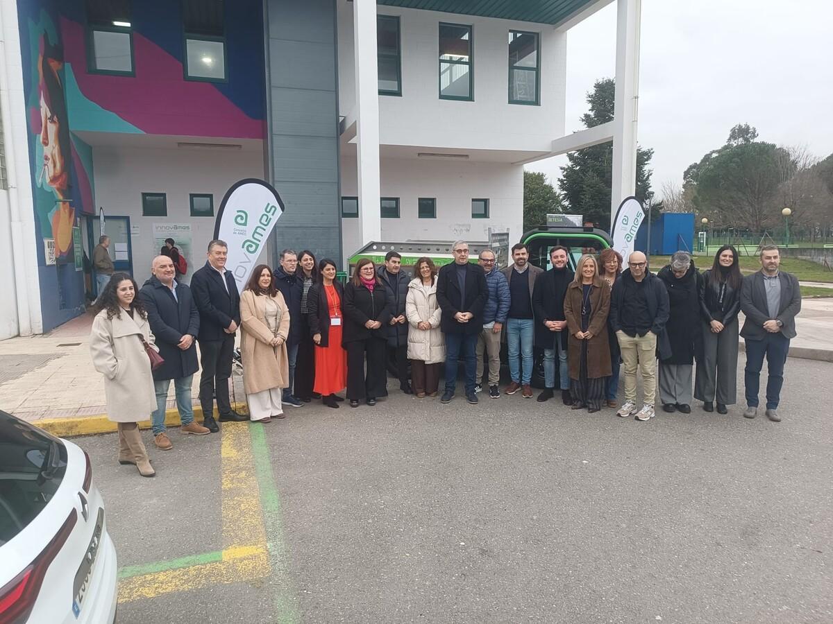Autoridades en la inauguración de InnoAmes en Milladoiro
