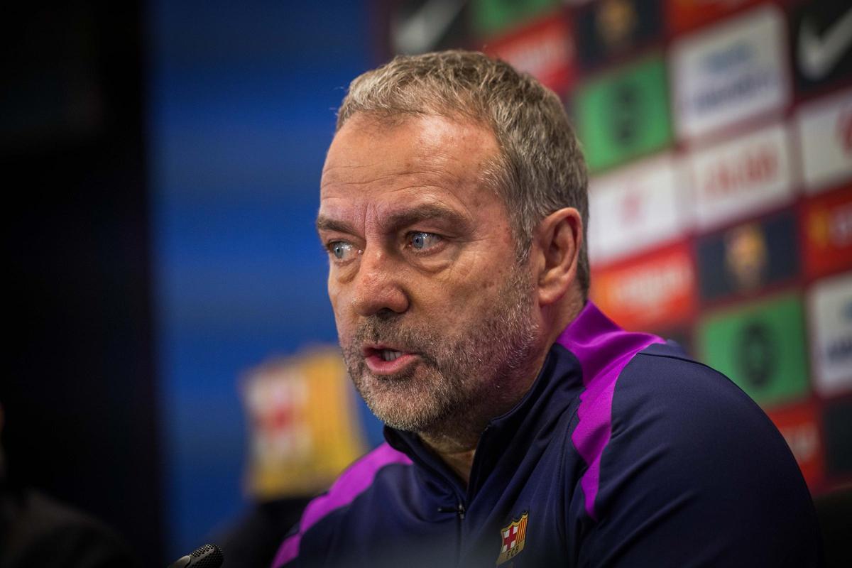Hansi Flick durante la rueda de prensa previa al derbi contra el Girnona