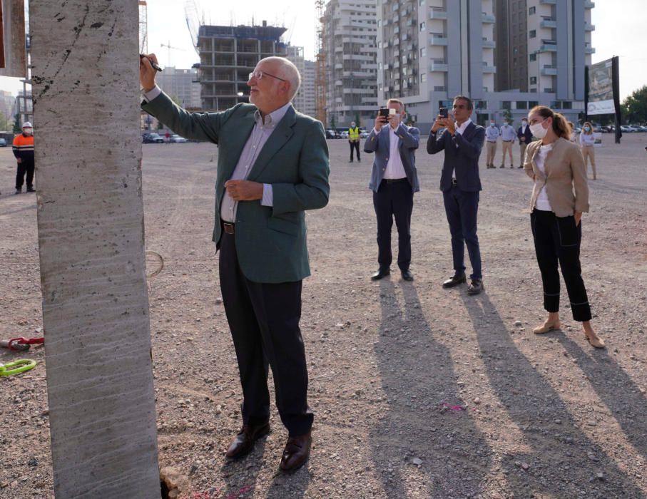 Juan Roig visita el inicio de las obras del "Casal España Arena"