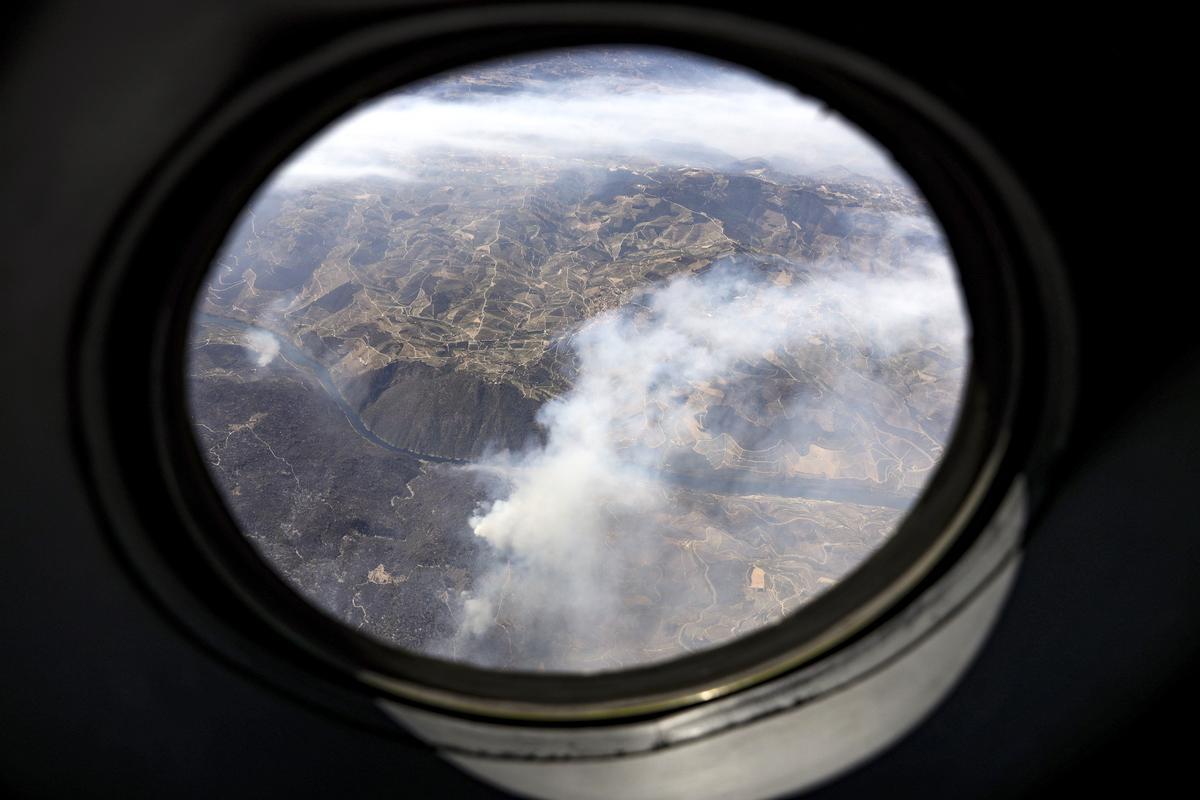 El fuego de Carrazeda De Ansiães (Portugal), visto desde un avión de las fuerzas aéreas portuguesas