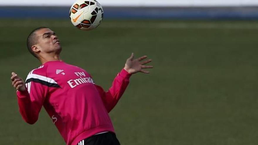 Pepe en un entrenamiento reciente del Madrid.