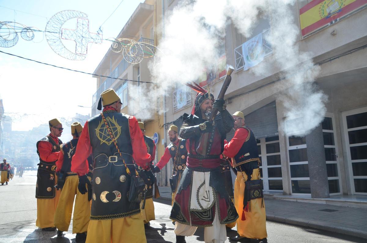 Moros y Cristianos de Petrer 2024: la Embajada de la cruz recupera la villa