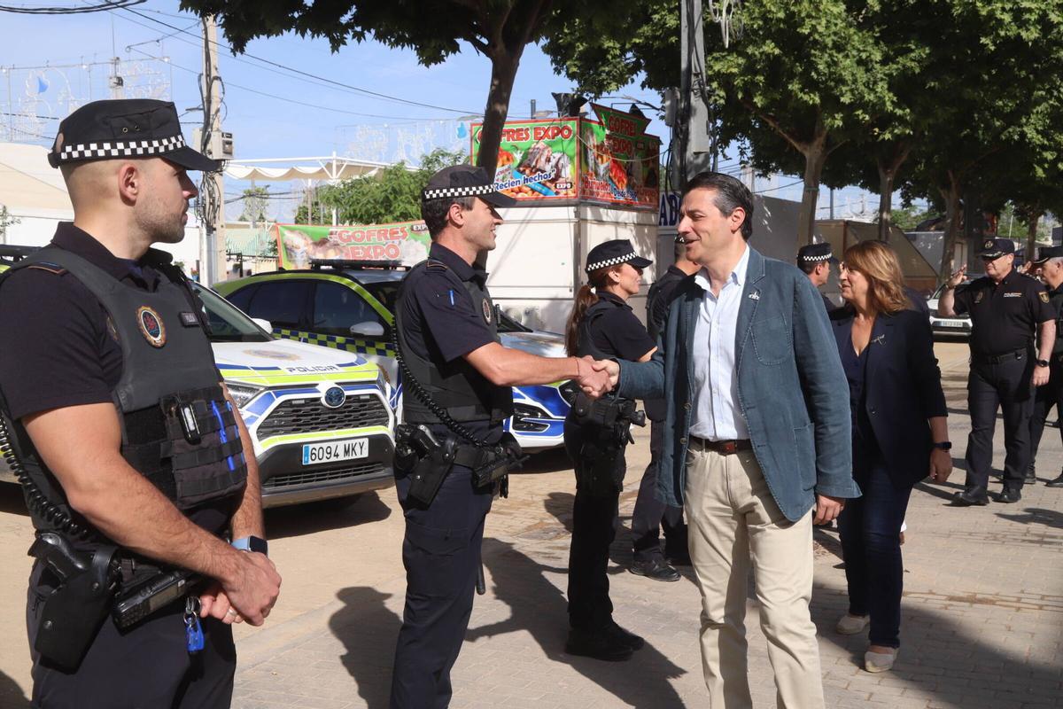 A.J.González Córdoba José María Bellido y la subdelegada del Gobierno en Córdoba, Ana López, visitan la Oficina Conjunta de Atención Policial de la Feria de Nuestra Señora de la Salud