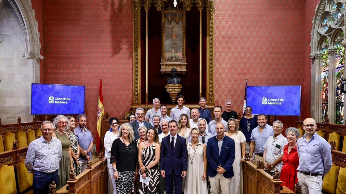 Imágenes del acto institucional de esta mañana en el Consell de Mallorca, con la participación de Llorenç Galmés, Joana Manresa y Carolina Domingo