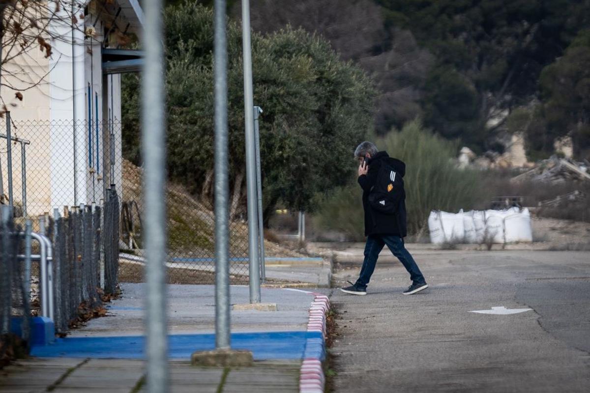 Txema Indias habla por teléfono en la Ciudad Deportiva.