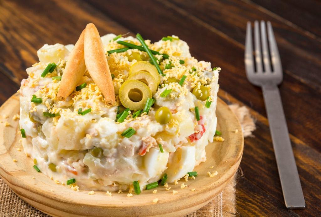 La ensaladilla Rusa, conocida también como la ensaladilla de Oliver.