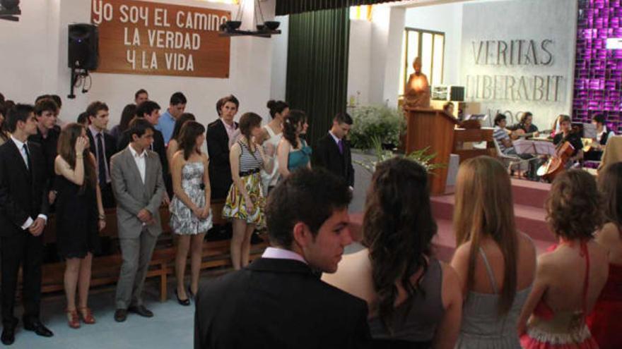 Acto oficial de graduación en el &quot;Sagrada Familia&quot;