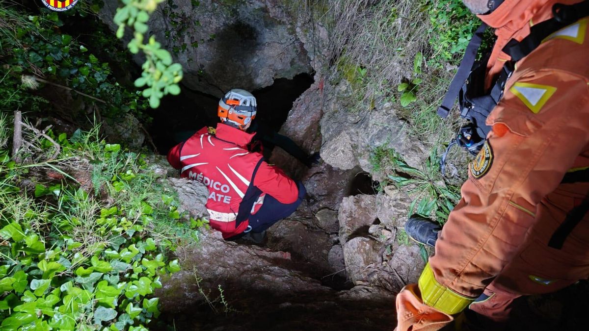 El rescate a los cuatro hombres en una cueva en Vallada, en imágenes