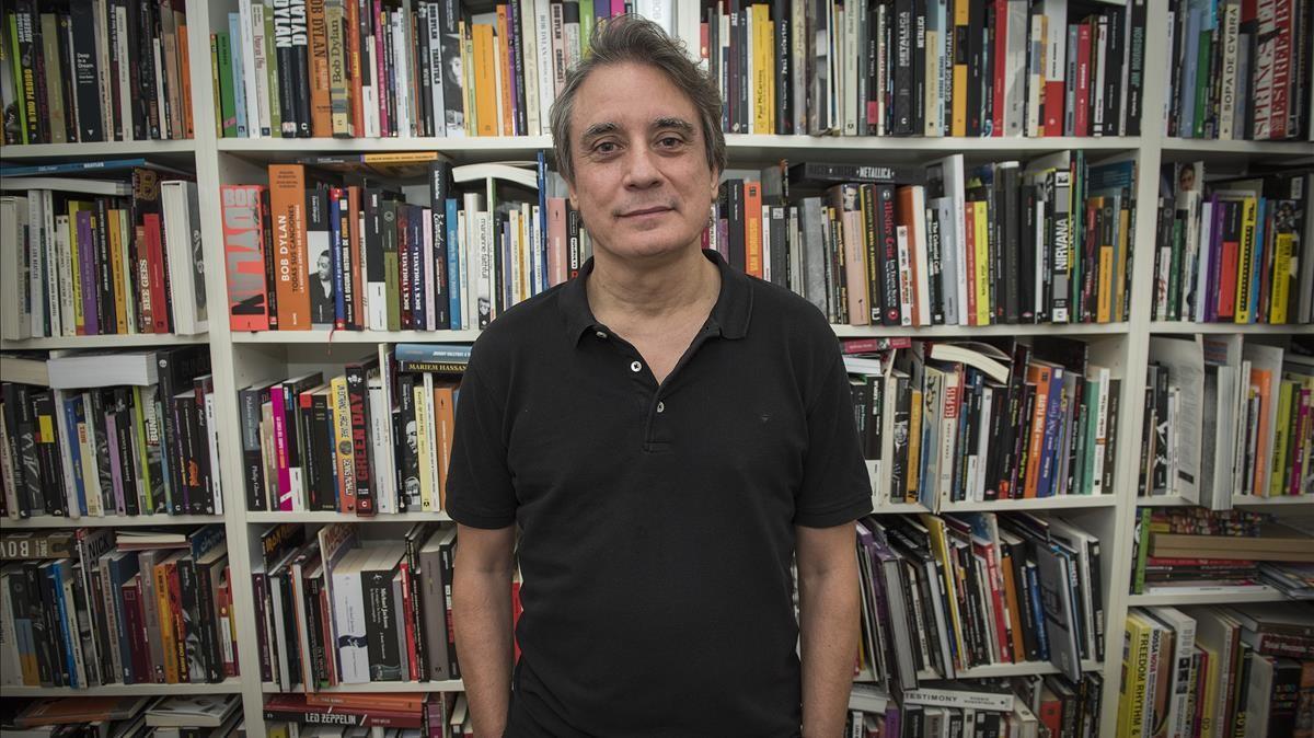 BARCELONA 06 11 2019 El director de RockdeLux SANTI CARRILLO en la redaccion de la revista FOTO FERRAN SENDRA BARCELONA 06 11 2019 El director de RockdeLux SANTI CARRILLO en la redaccion de la revista FOTO FERRAN SENDRA