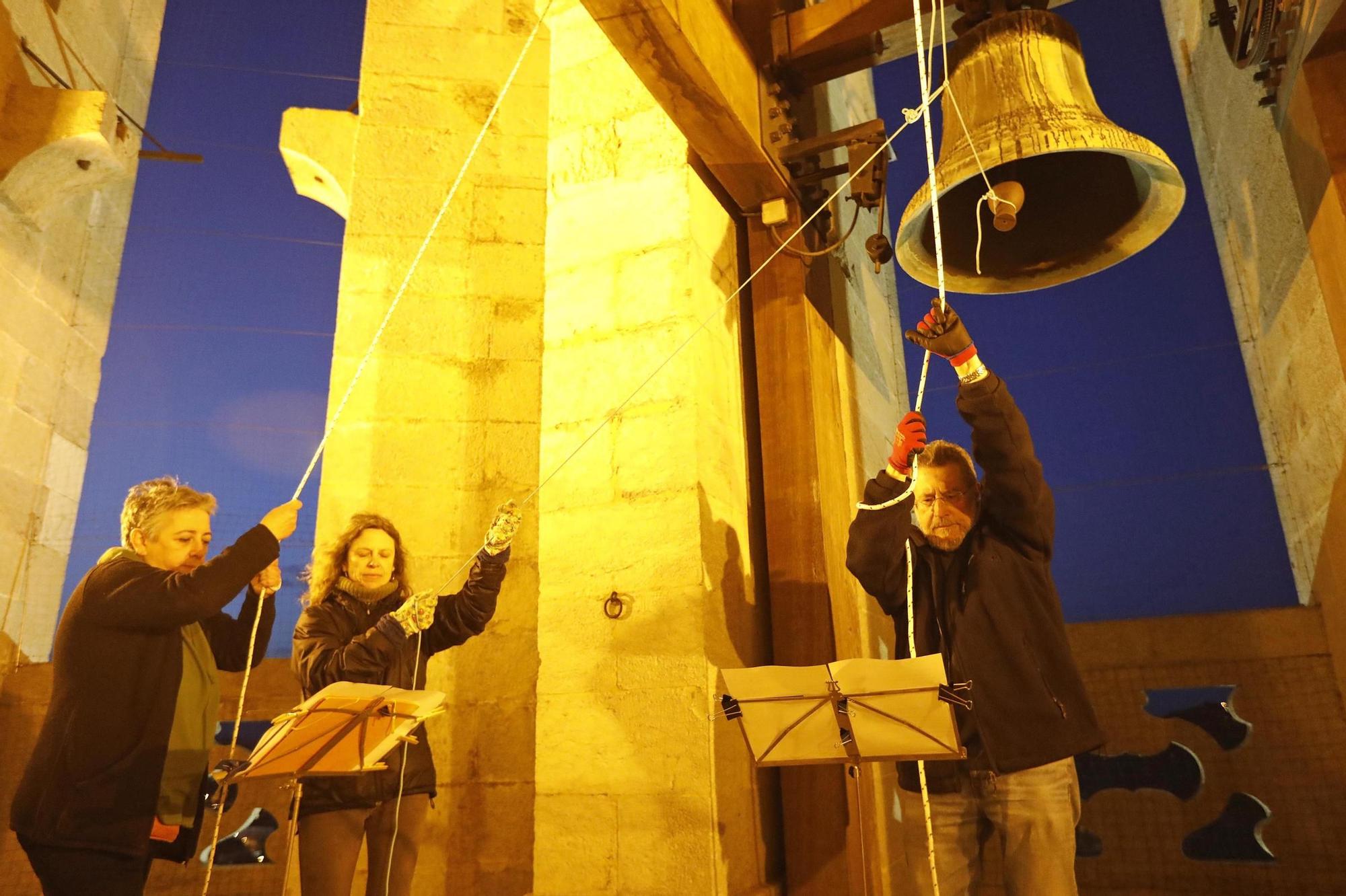 Les campanes repiquen de forma manual a la Catedral