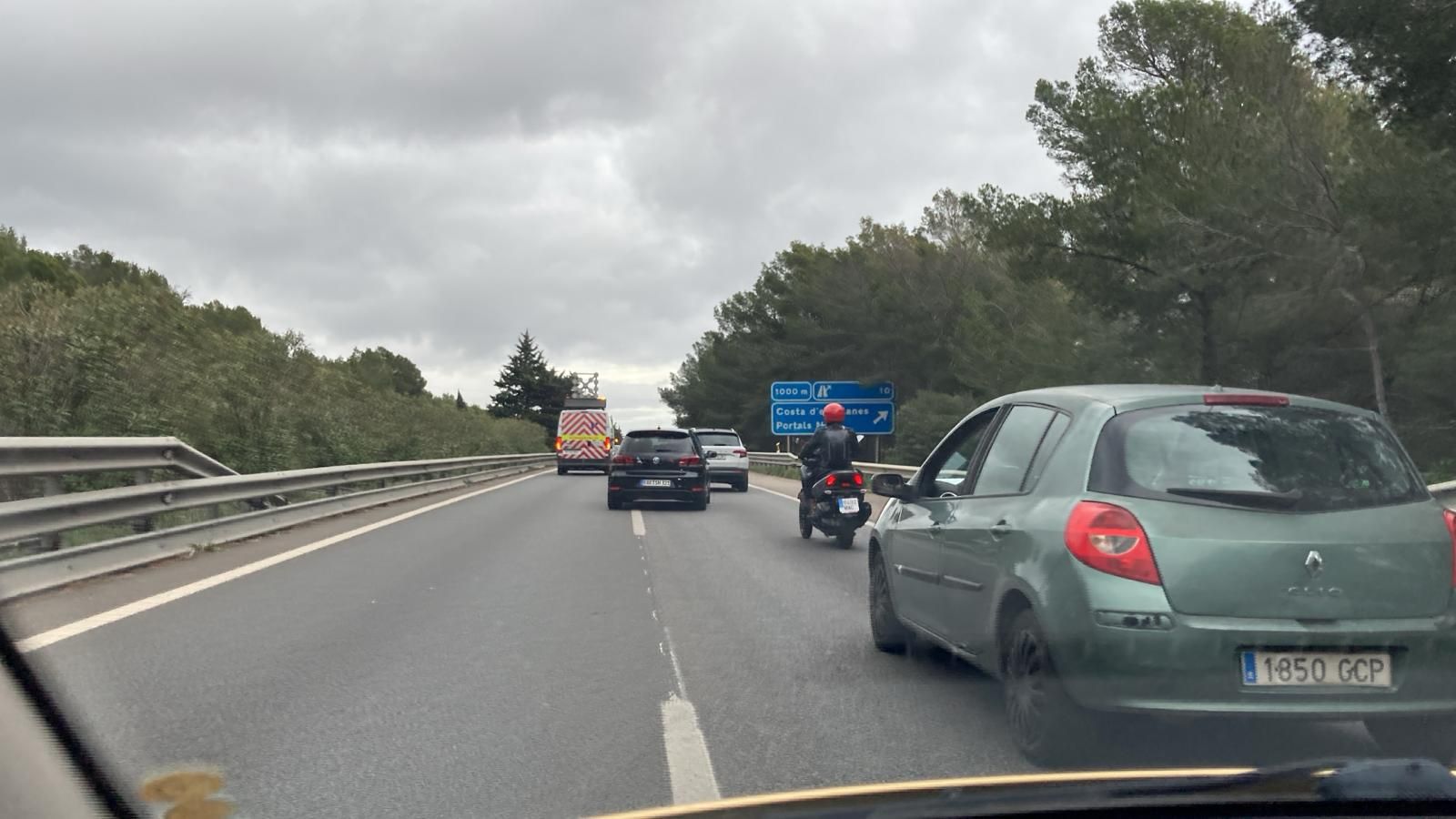 Monumental atasco en la autopista de Andratx por un accidente entre dos vehículos