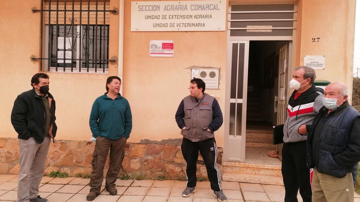 Ganaderos de la comarca de Tábara, molestos con la administración electrónica