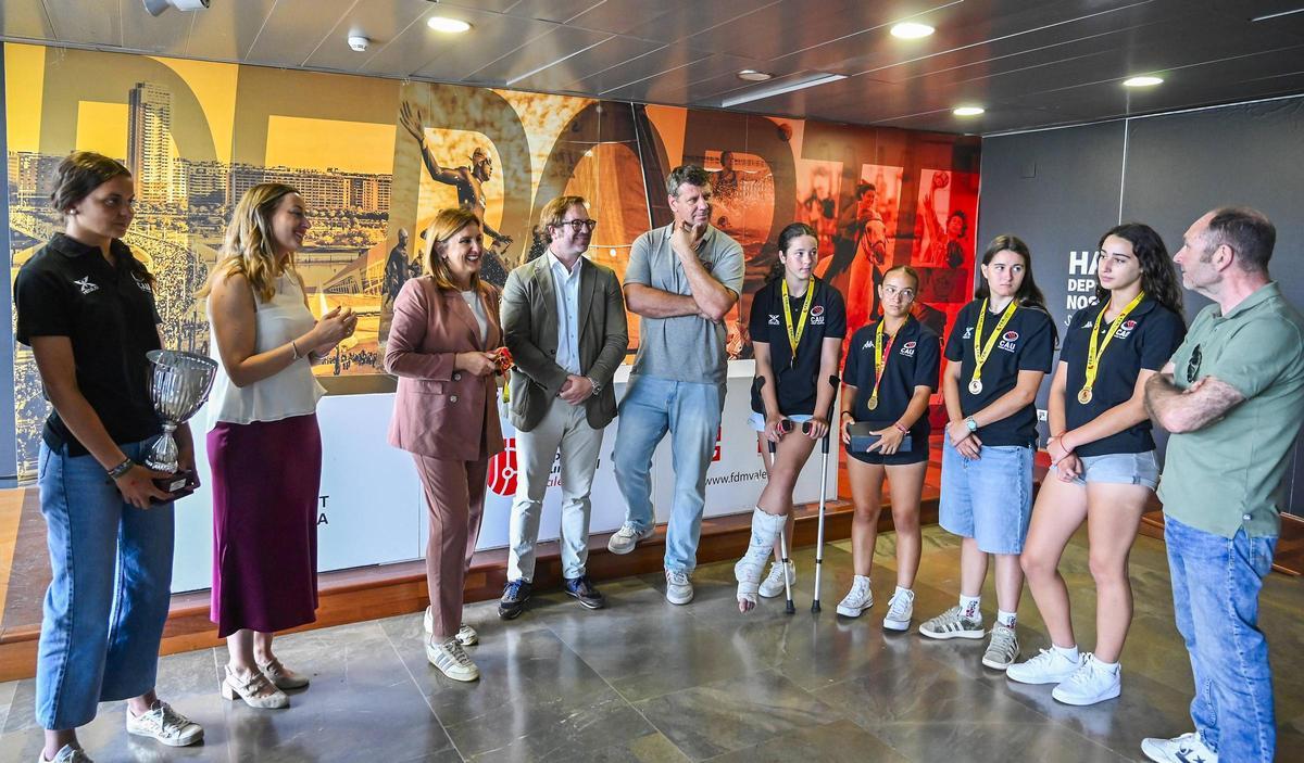 La alcaldesa de Valencia recibe al CAU Rugby València Femenino M17 La alcaldesa de Valencia recibe al CAU Rugby València Femenino M17