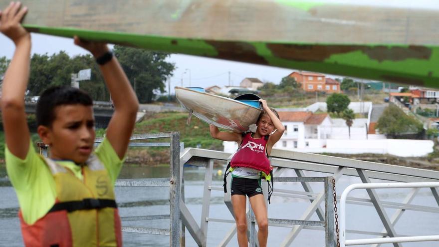 Una jornada con la cantera de palistas de la Escuela de Piragüismo Cidade de Pontevedra