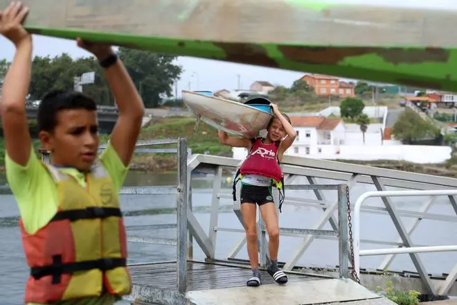 Una jornada con la cantera de palistas de la Escuela de Piragüismo Cidade de Pontevedra