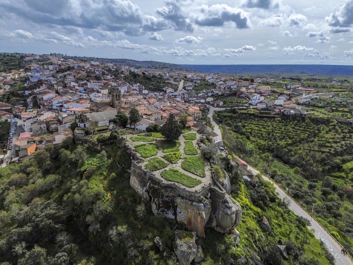 Fermoselle, el pueblo de las mil bodegas.