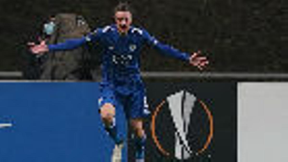 Vardy salva al Leicester en el descuento