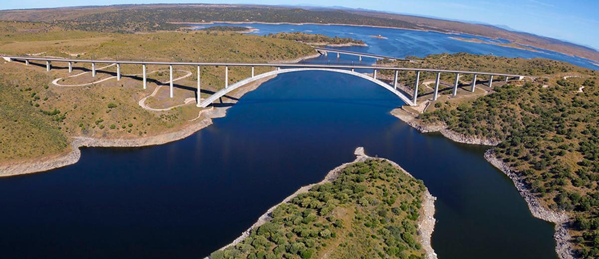 Imagen aérea del viaducto del Almonte.