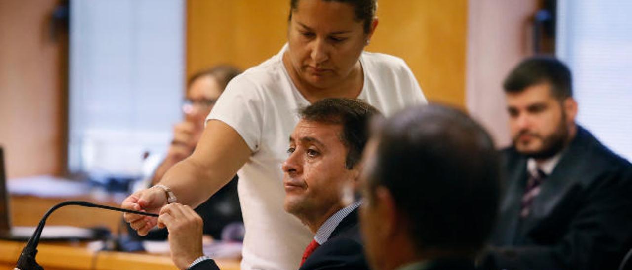 El alcalde José Manuel Bermúdez, ayer, durante su declaración.