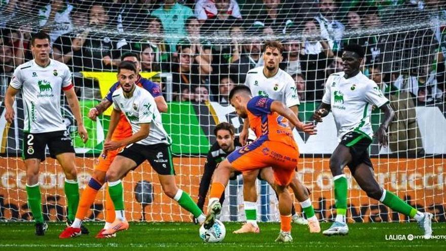 Horario y dónde ver por televisión el Málaga CF - Racing de Santander en La Rosaleda