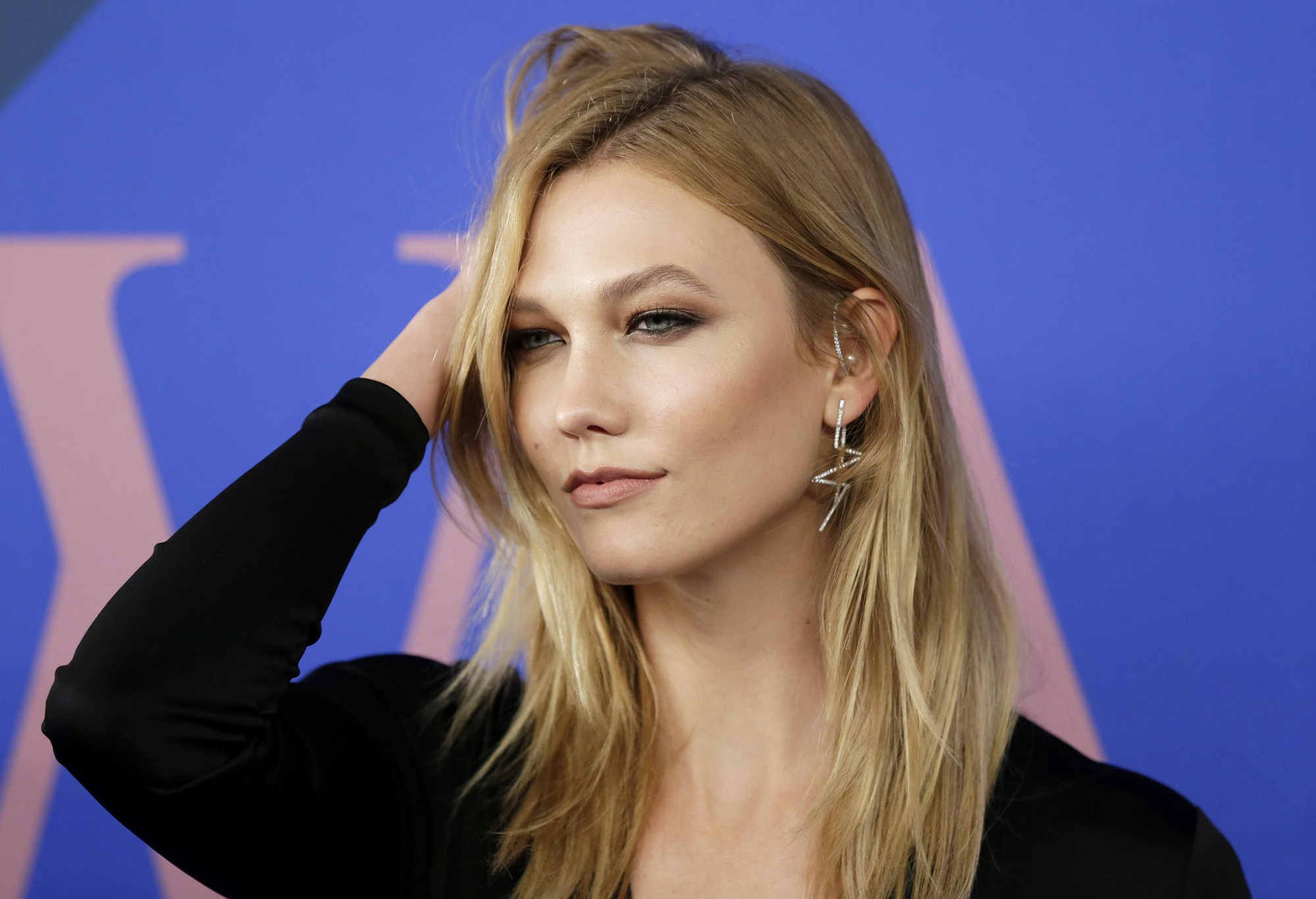 Karlie Kloss cambia de look radical
