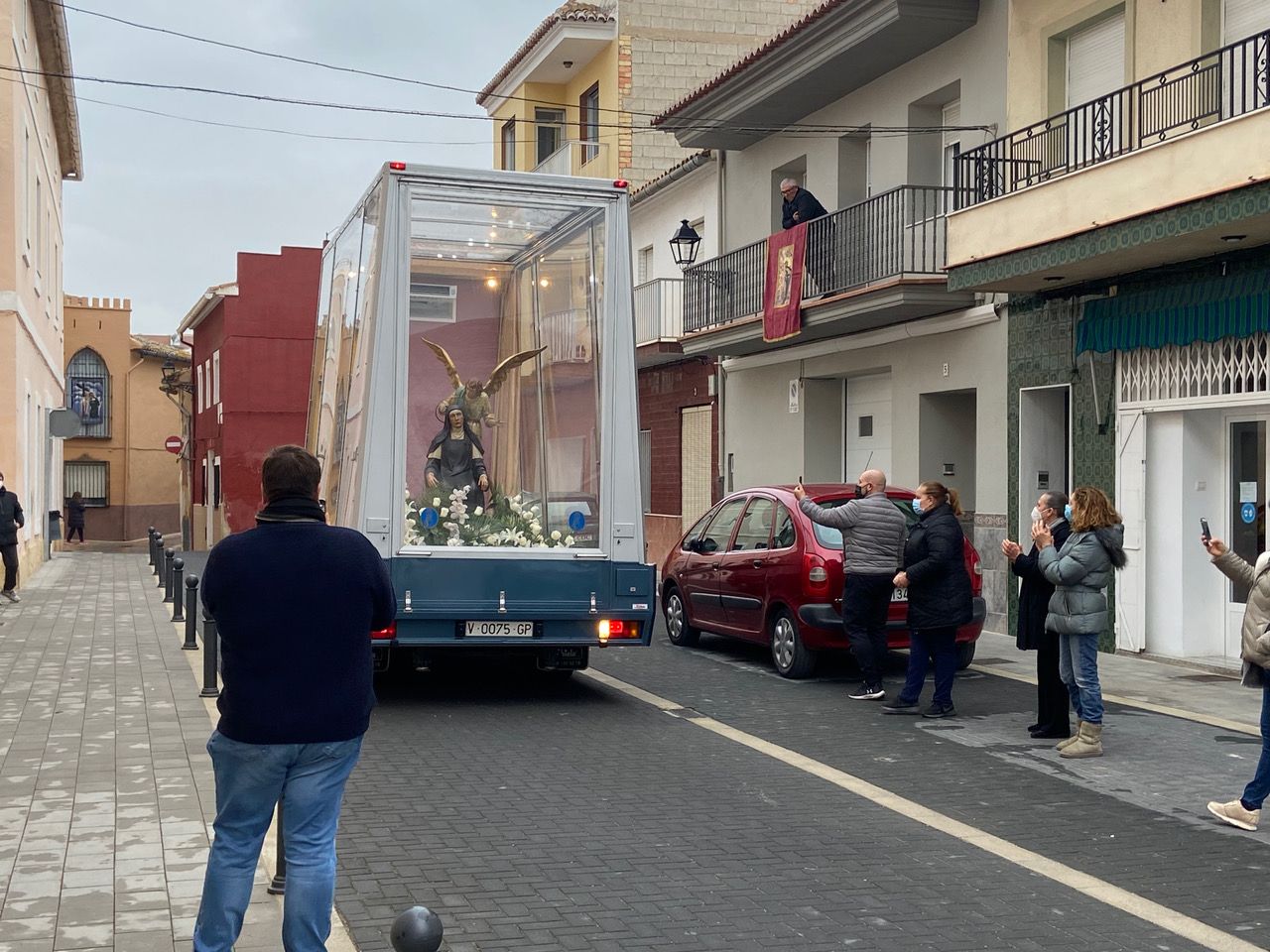 El "Beatamóvil" recorre las calles de Benigànim