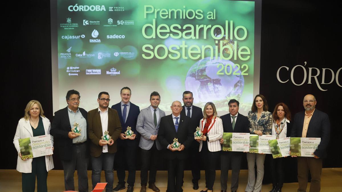Foto de familia de los galardonados en los Premios al Desarrollo Sostenible