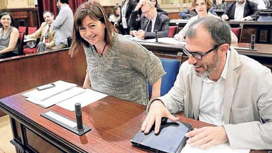 ¿Una hora más en Balears? Debate abierto entre los internautas