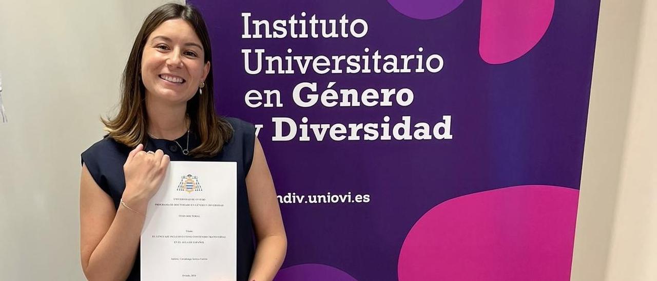 Covadonga Arroyo, con su tesis.