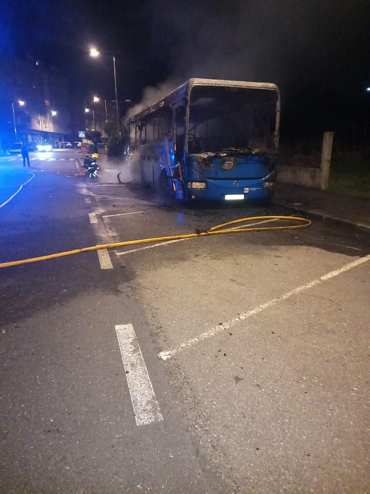 La Guardia Civil investiga el incendio de dos autobuses en Cerceda
