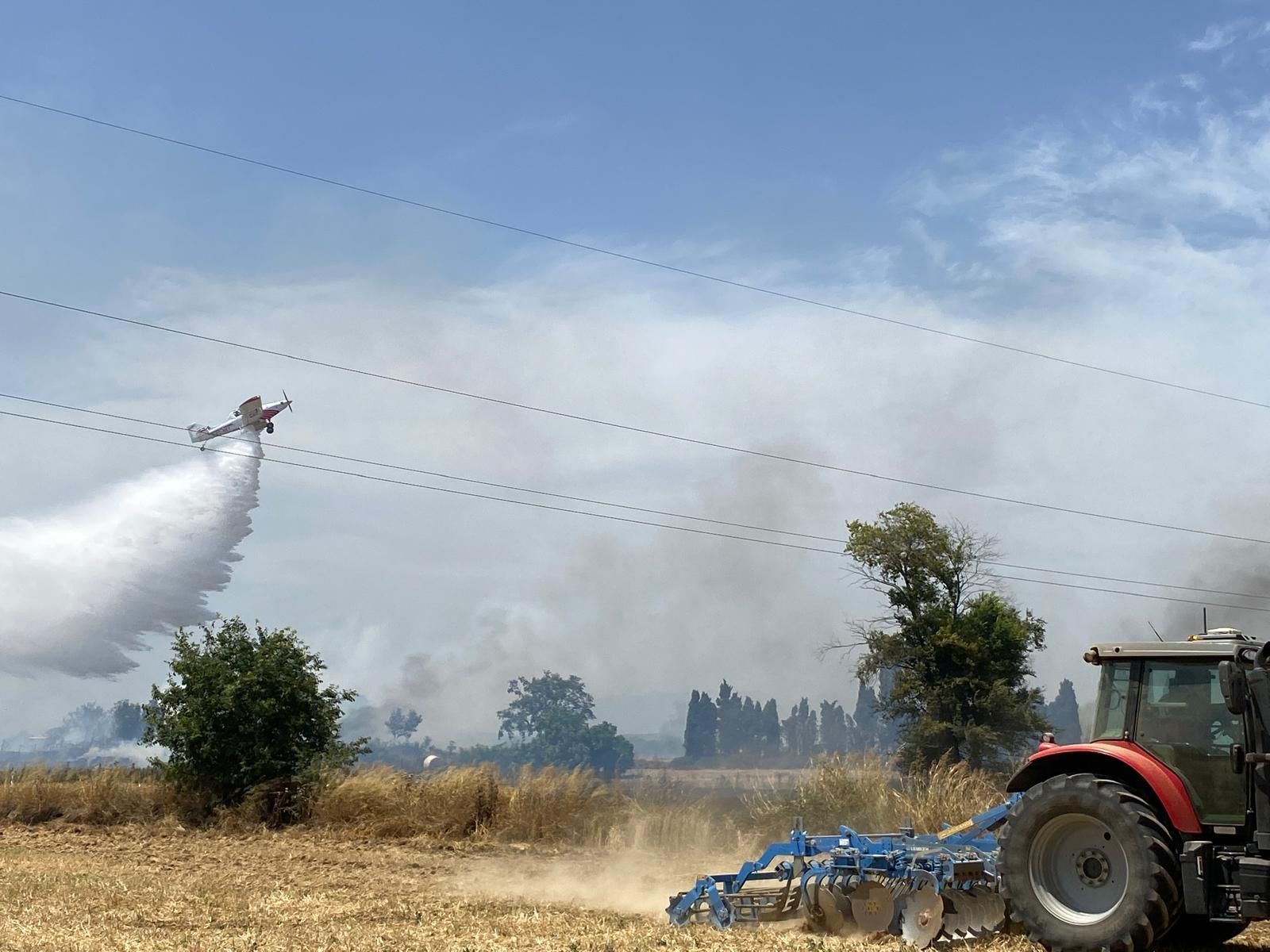 Les imatges de l'incendi a prop del polígon de Logis Empordà