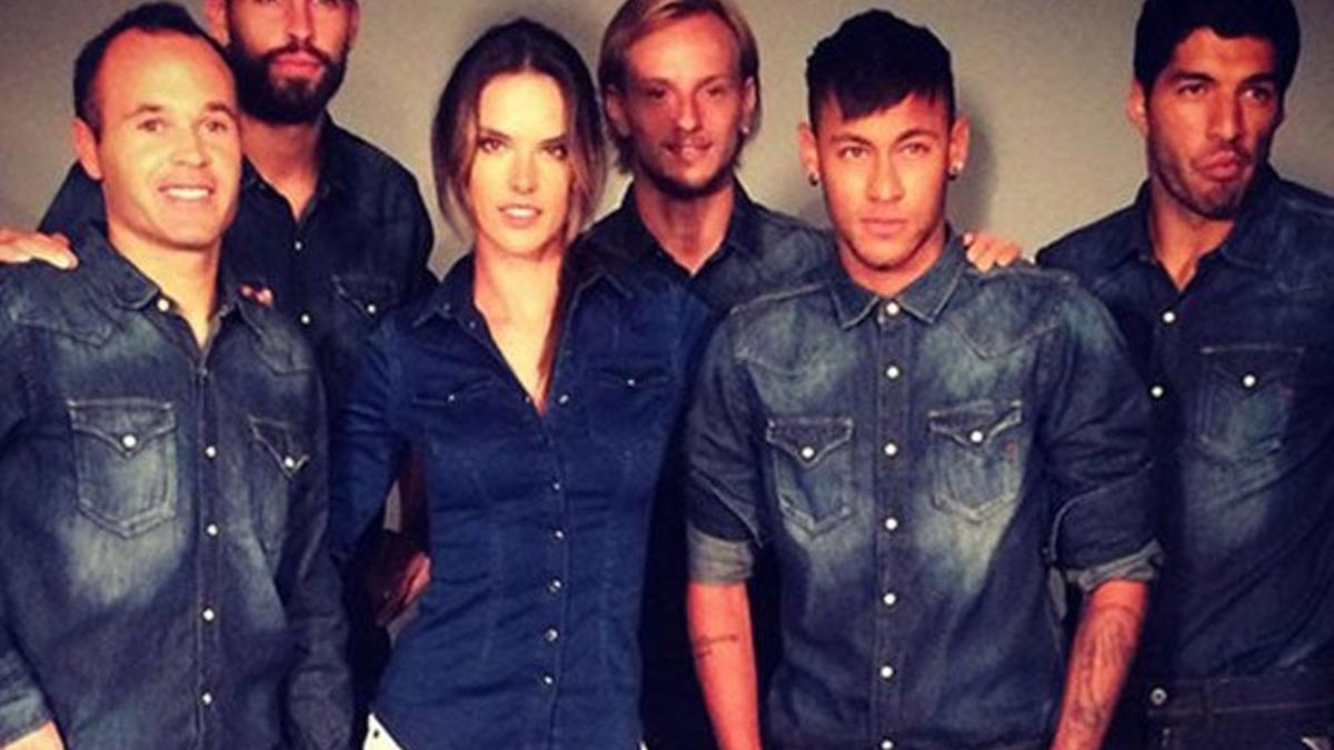 Alessandra Ambrosio se rodea de culés