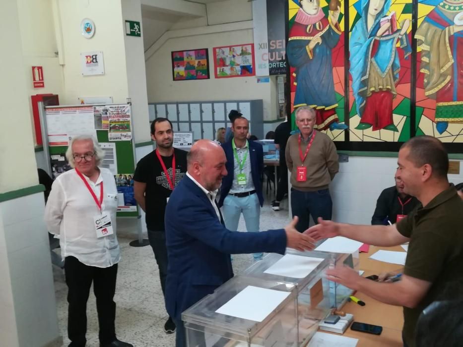 Candidatos ejerciendo su derecho al voto en estas elecciones autonómicas, municipales y europeas