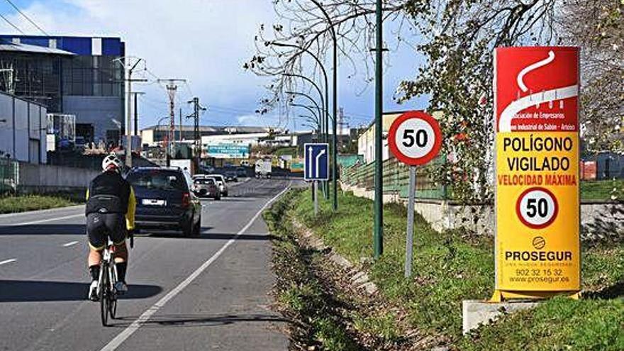 Vista de la avenida de la Diputación, en el polígono de Sabón.