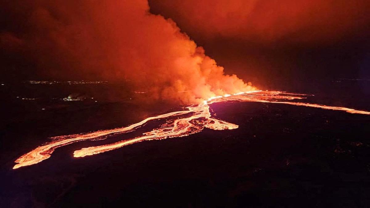 Erupción volcánica cerca de la montaña Fagradalsfjall en la península de Reykjanes al suroeste de Reykjavik