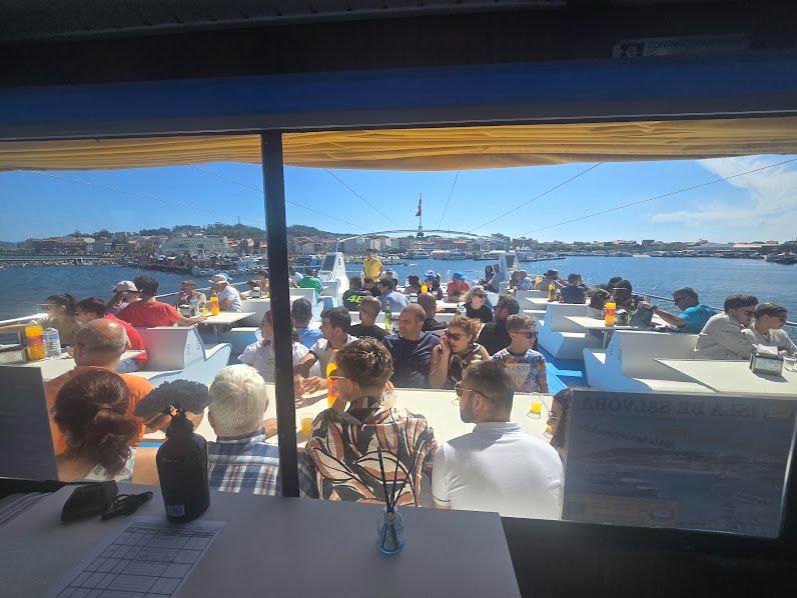 Así se disfruta de los catamaranes de O Grove.