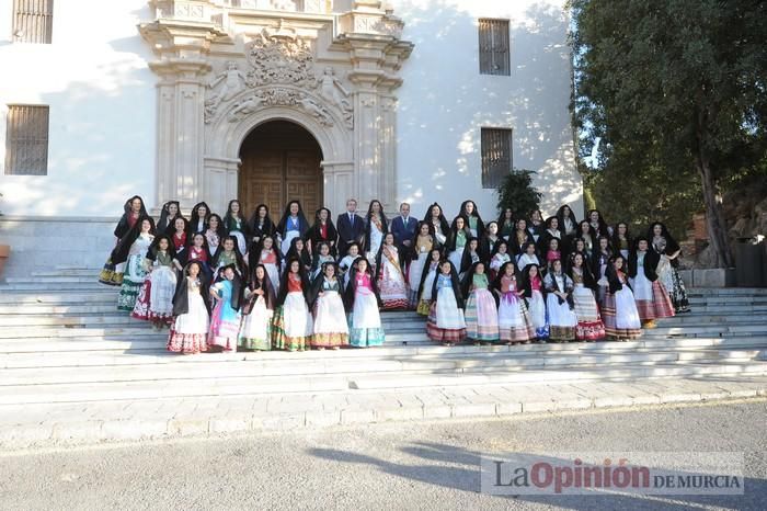 Ofrenda floral a la Virgen de las candidatas a Reina de la Huerta