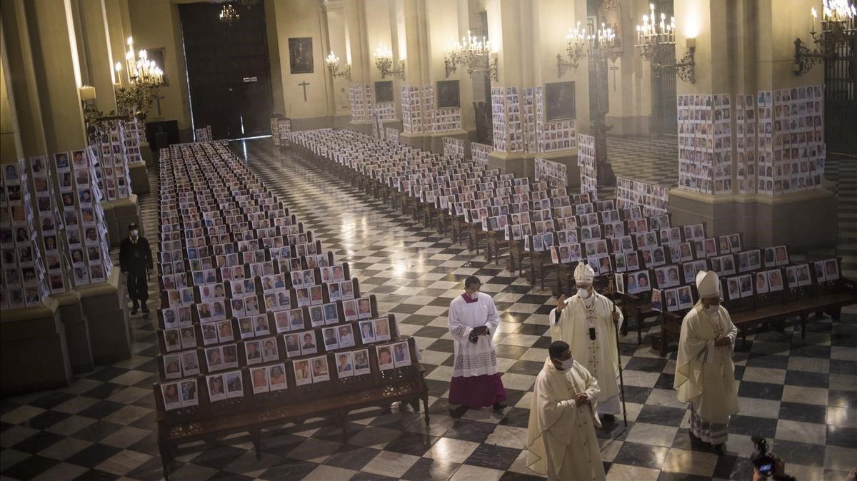 zentauroepp53758143 the archbishop of lima carlos castillo blesses the more than200615173030