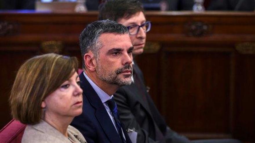 Vila entre Borràs i Mundó durant el judici de l&#039;1-O.