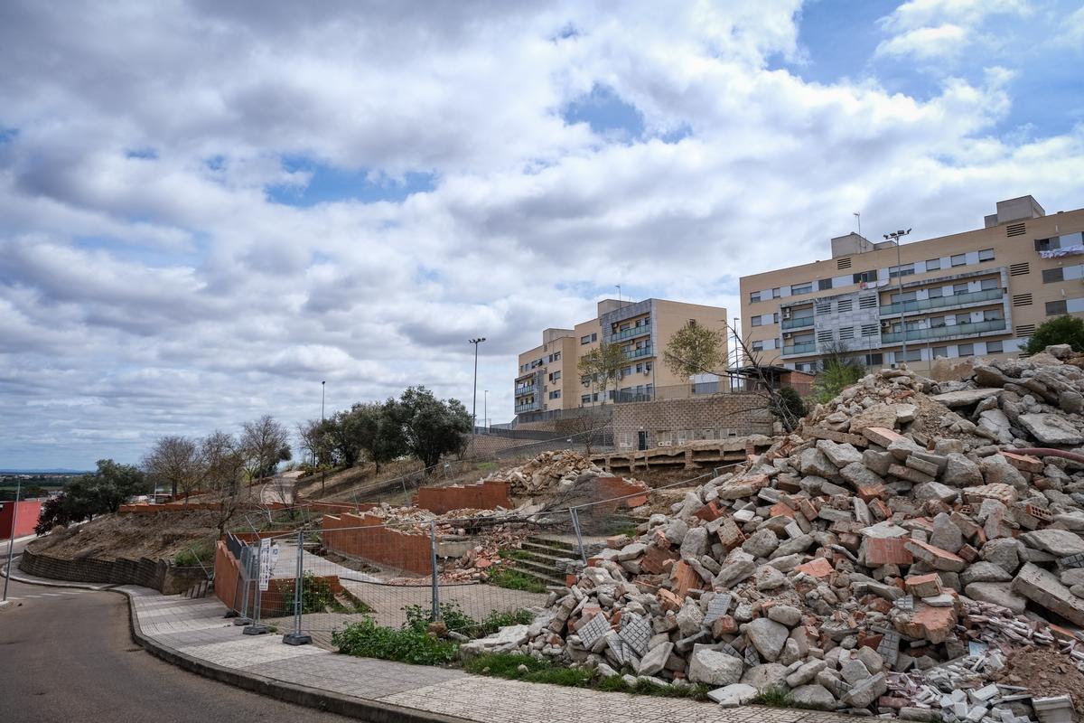 El los espacios libres que dejan las bancadas eliminadas se habilitarán pistas de deporte y zona para cine al aire libre.