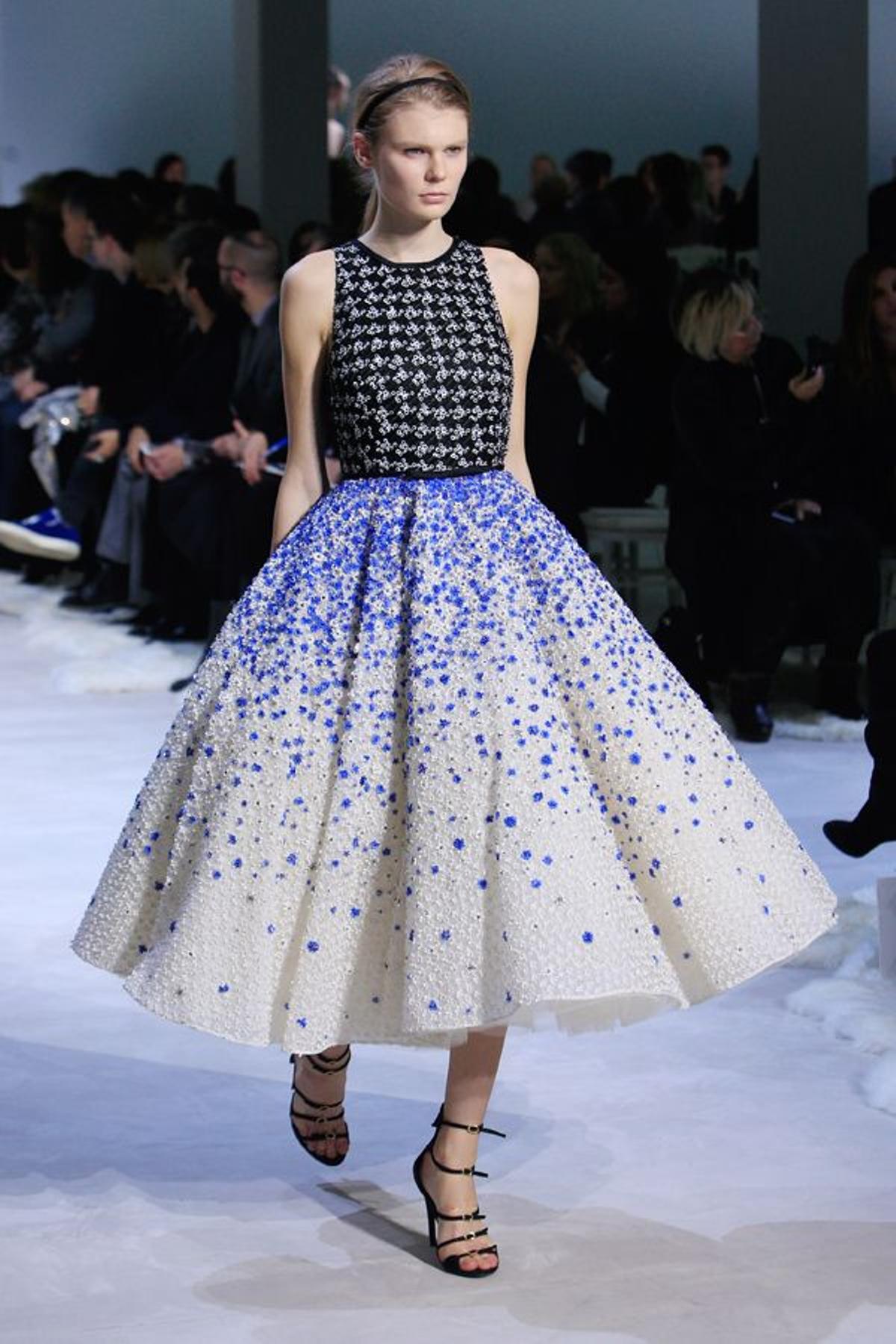 Giambattista Valli Alta Costura Primavera-Verano 2016: detalles florales