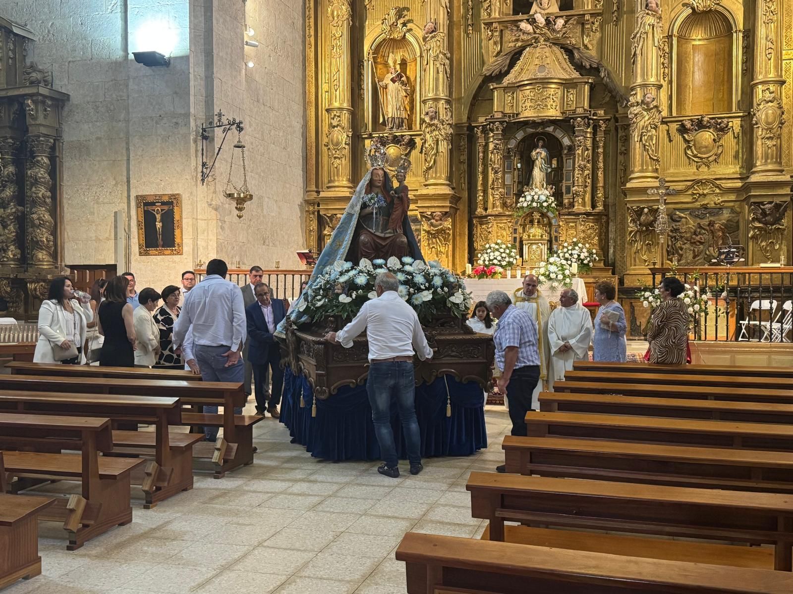 GALERÍA | La Virgen de la Antigua vuelve a su morada en Fuentesaúco