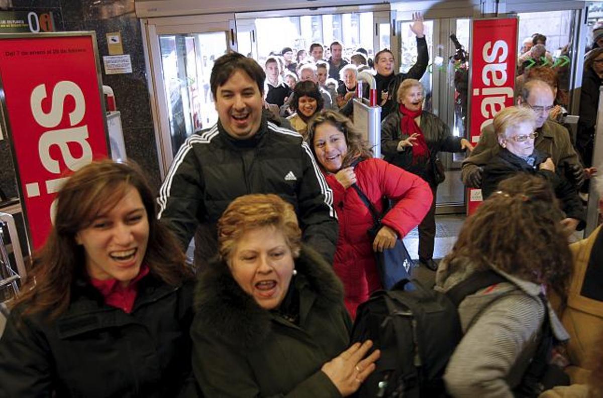 Los comerciantes esperan facturar 5.650 millones en las rebajas, un 15% menos que en 2008