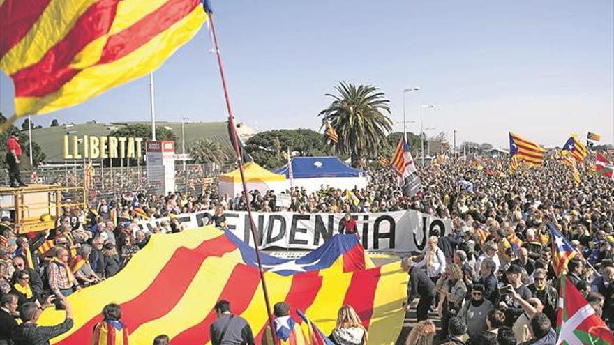 Puigdemont ataca la vía «estéril» del diálogo