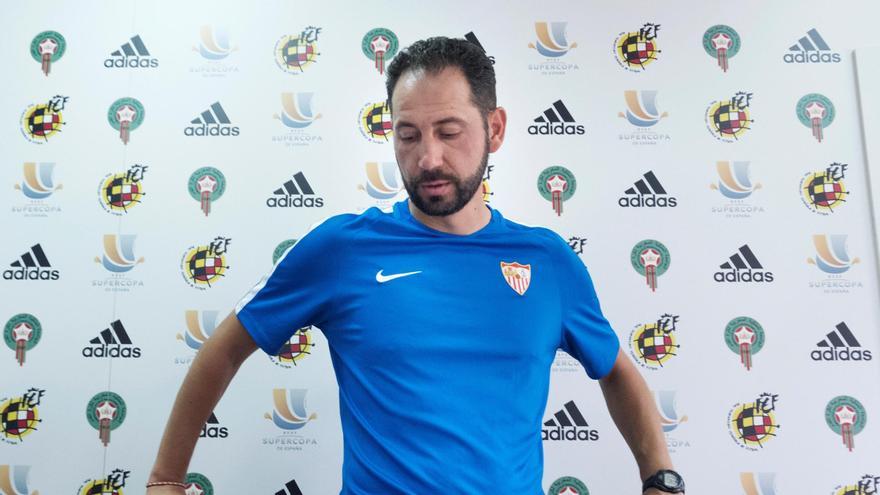 Pablo Machín, en una rueda de prensa con el Sevilla.