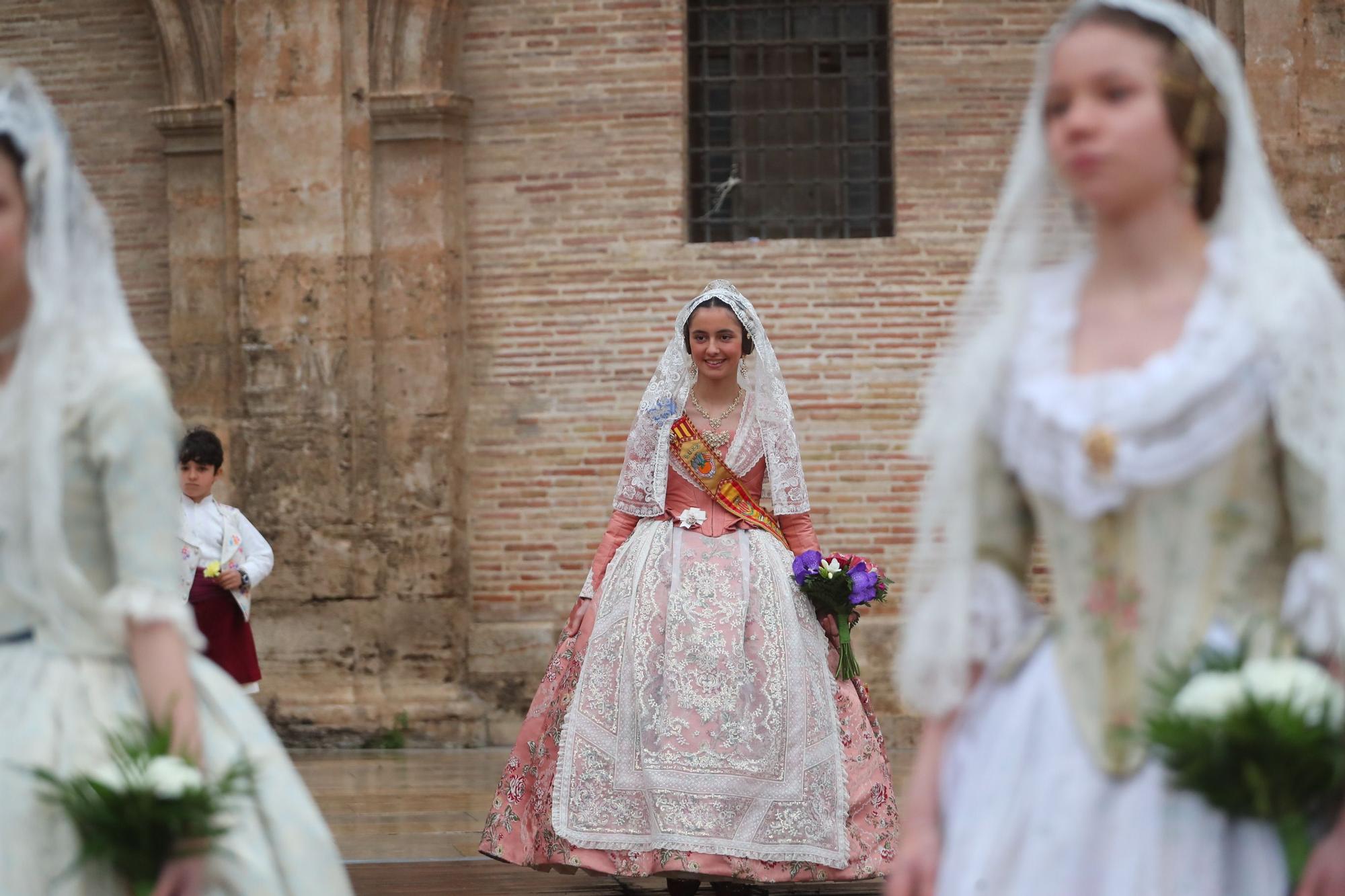 Búscate en el primer día de ofrenda por la calle de la Paz (entre las 17:00 a las 18:00 horas)