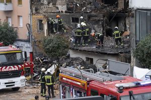 Tres muertos y una decena de heridos tras colapsar un edificio de Santander