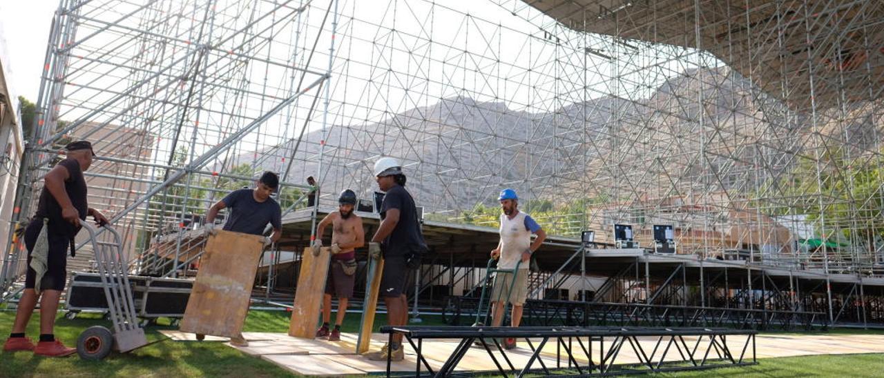 Montaje del escenario de «Leyendas del rock».